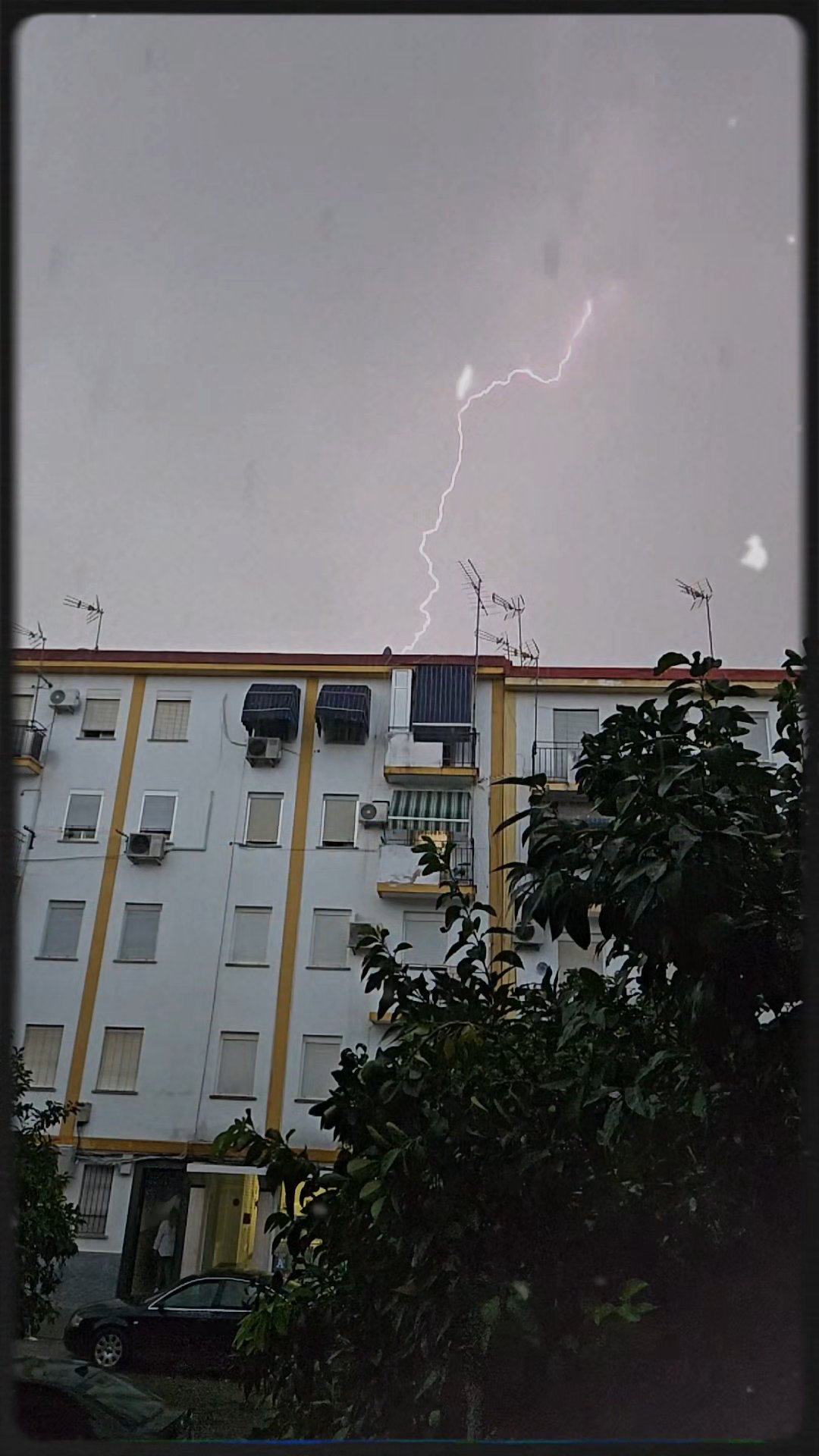 Tarde de lluvia y relámpagos